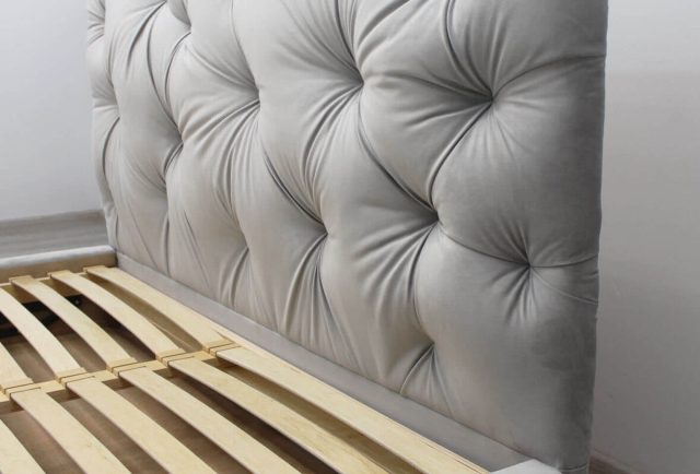 Мягкая красивая дизайнерская кровать Луна