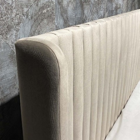 Бежевая элегантная кровать 1800 Лион L 033-М, Р Бежевая элегантная кровать 1800 Лион L 033-М, Р