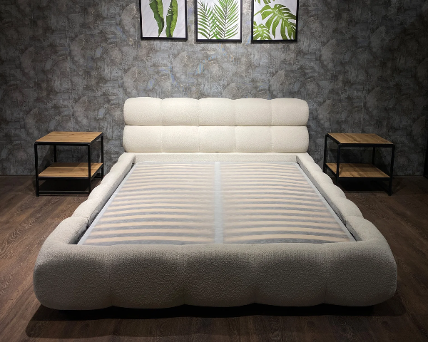 Белая мягкая кровать Бабл  L 031 в ткани баранчик, Р