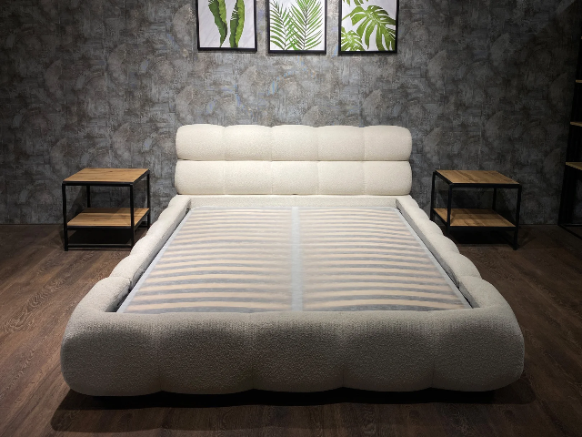 Белая мягкая кровать Бабл  L 031 в ткани баранчик, Р