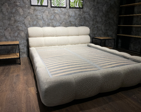 Белая мягкая кровать Бабл  L 031 в ткани баранчик, Р