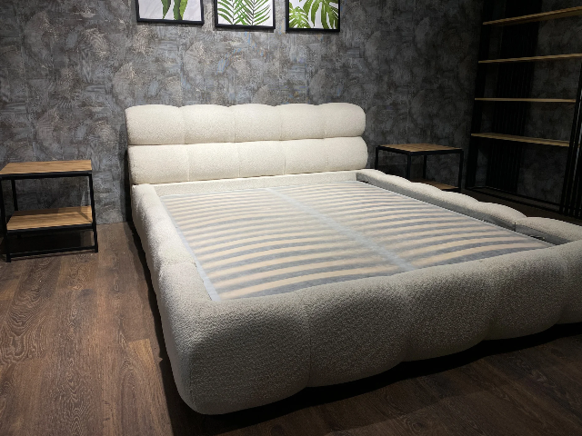 Белая мягкая кровать Бабл  L 031 в ткани баранчик, Р