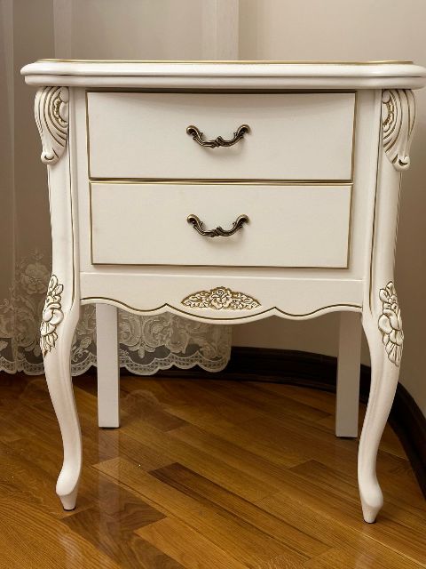 Белая прикроватная тумбочка Изабелла, Румыния Белая прикроватная тумбочка Изабелла, Румыния
