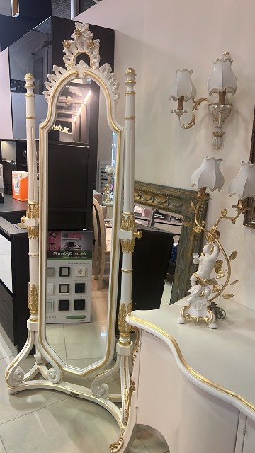 Белое итальянское зеркало ANDREA FANFANI