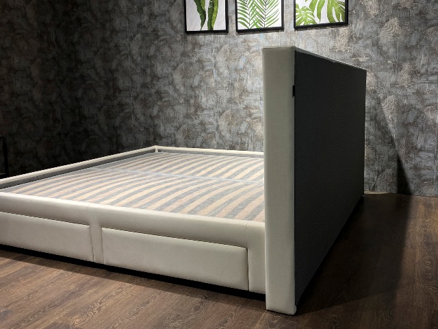 Красивая белая мягкая кровать Снежка L011, Р Красивая белая мягкая кровать Снежка L011, Р