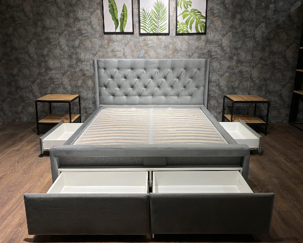 Серая мягкая кровать с пуговицами L 013, Р