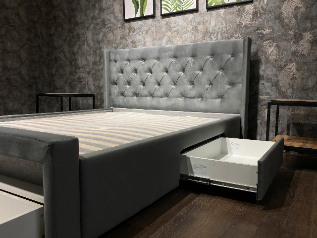 Серая мягкая кровать с пуговицами L 013, Р Серая мягкая кровать с пуговицами L 013, Р