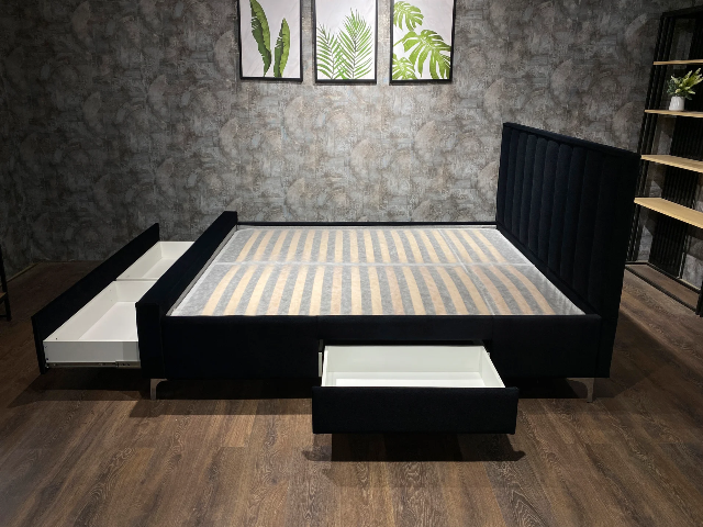 Черная велюровая кровать с ящиками Кинг Д 012, Р