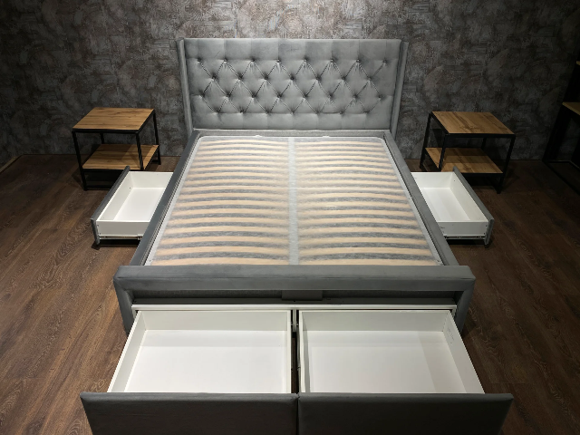 Серая мягкая кровать с пуговицами L 013, Р Серая мягкая кровать с пуговицами L 013, Р