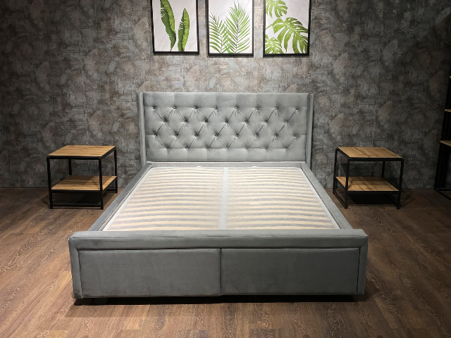 Серая мягкая кровать с пуговицами L 013, Р Серая мягкая кровать с пуговицами L 013, Р