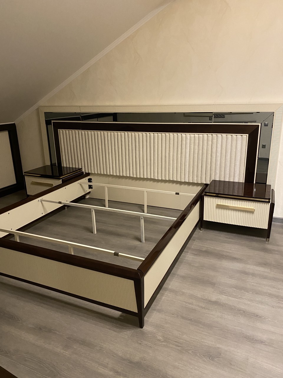 Ореховая дизайнерская спальня Сиена, Мазз