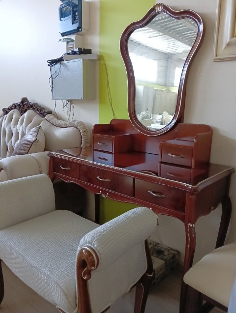 Классический ореховый туалетный столик Марсель