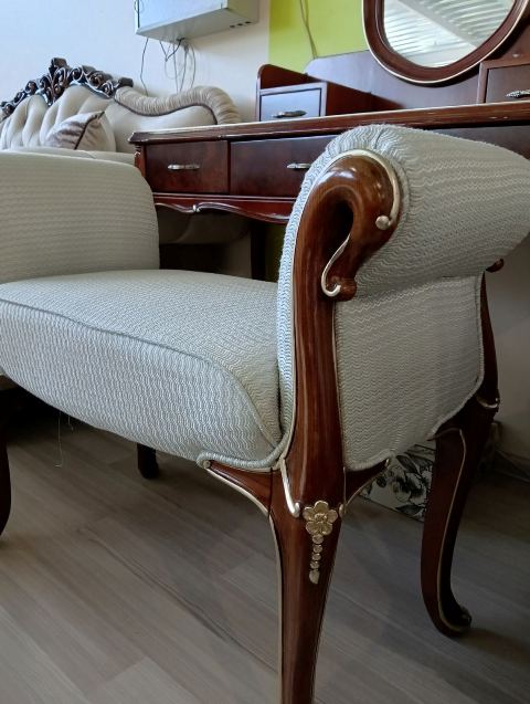 Классический ореховый туалетный столик Марсель