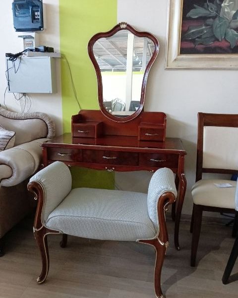 Классический ореховый туалетный столик Марсель