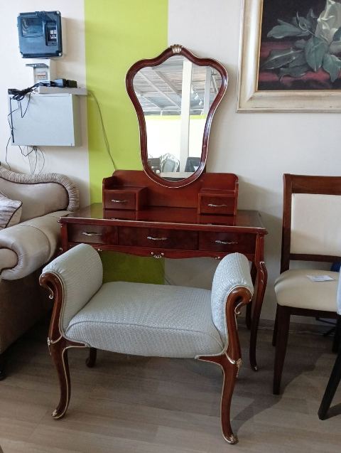 Классический ореховый туалетный столик Марсель