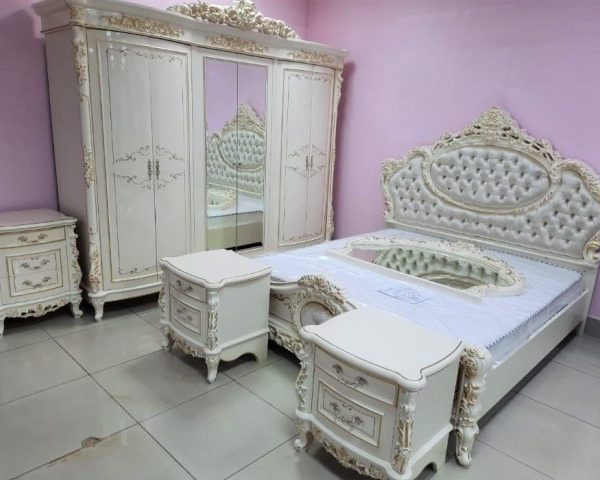 Красивая светлая мебель для спальни Версаль