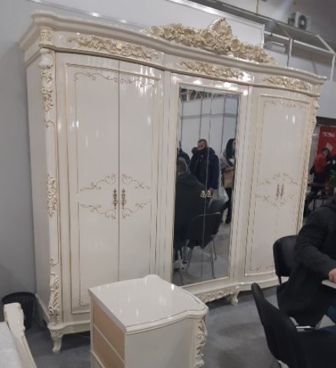 Красивая светлая мебель для спальни Версаль