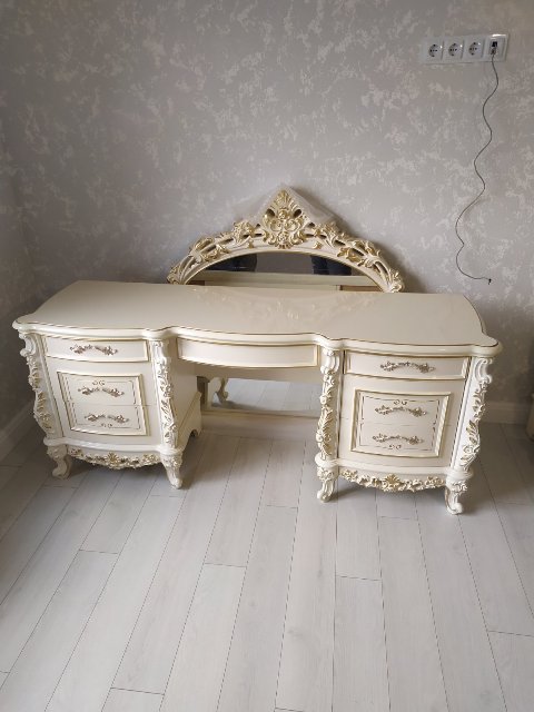 Красивая светлая мебель для спальни Версаль