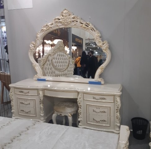 Красивая светлая мебель для спальни Версаль